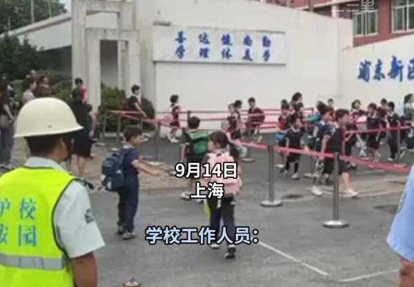 小学门口有交警仍设多圈护栏遭质疑