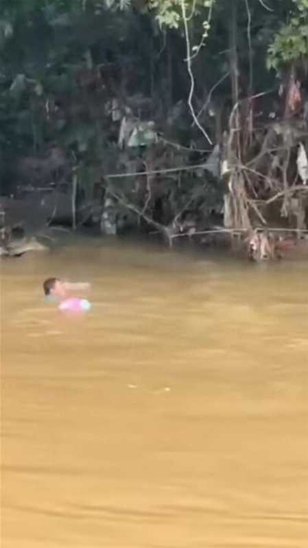 女童溺水后被垂钓者急救引非议
