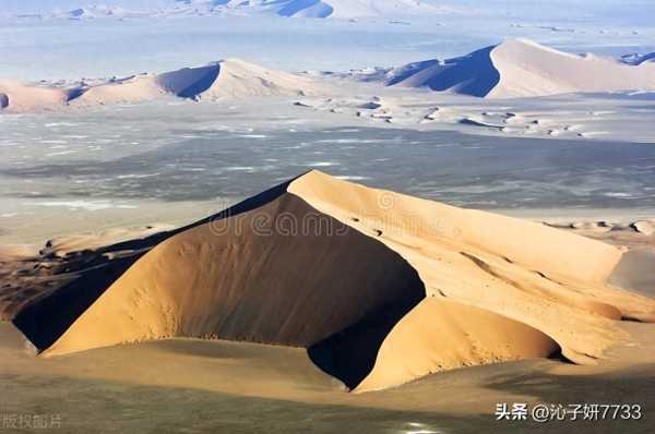 沙特沙漠中石油汇聚成“河”!沙漠石油奇观