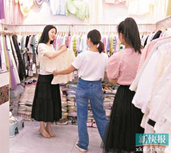 023世界服装大会在东莞虎门举行"