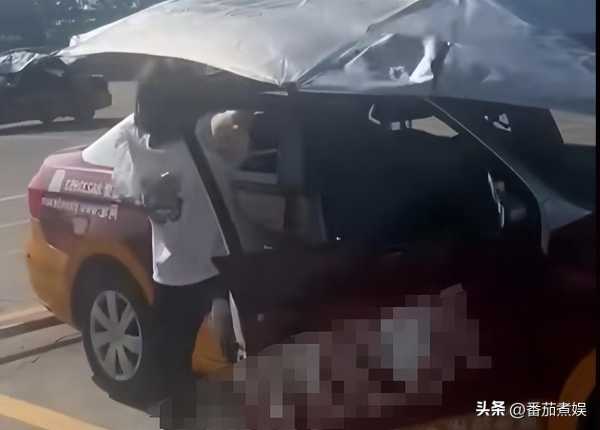 女子疑练车练崩溃暴砸教练车