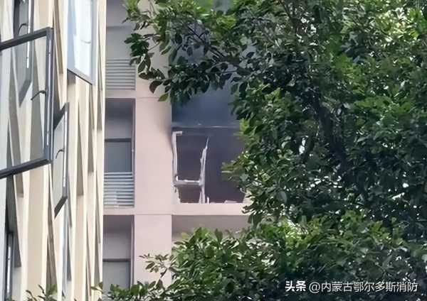 东莞市寮步镇横坑村一高层住宅发生火灾