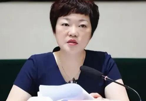 女县长被双开：计划外生育子女